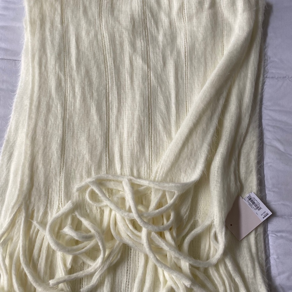 Lauren Conrad Cream women’s scarf